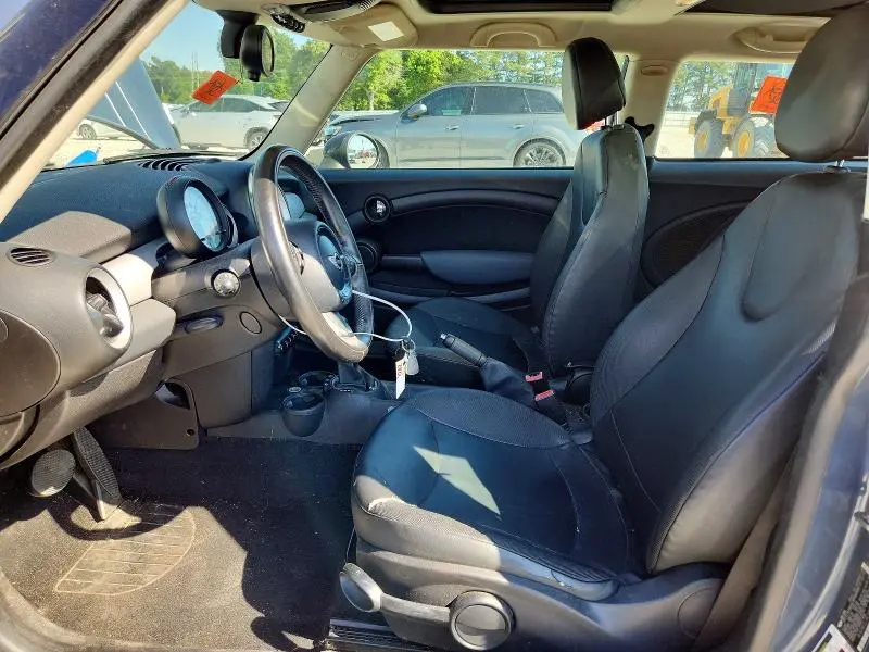 2011 MINI COOPER   