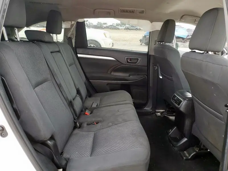 2019 TOYOTA HIGHLANDER LE  