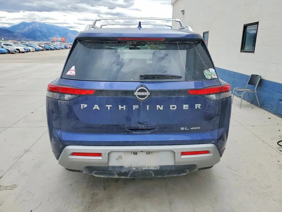 2023 NISSAN PATHFINDER SL  