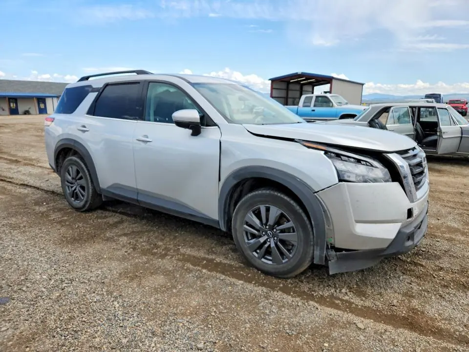 2024 NISSAN PATHFINDER SV  