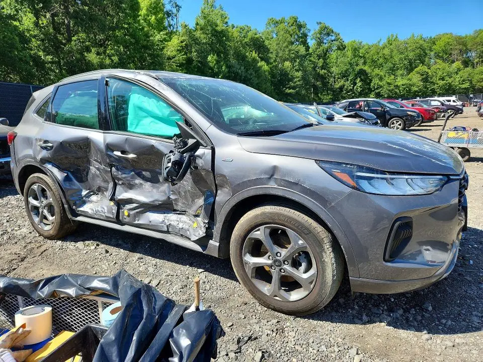 2023 FORD ESCAPE ST LINE  