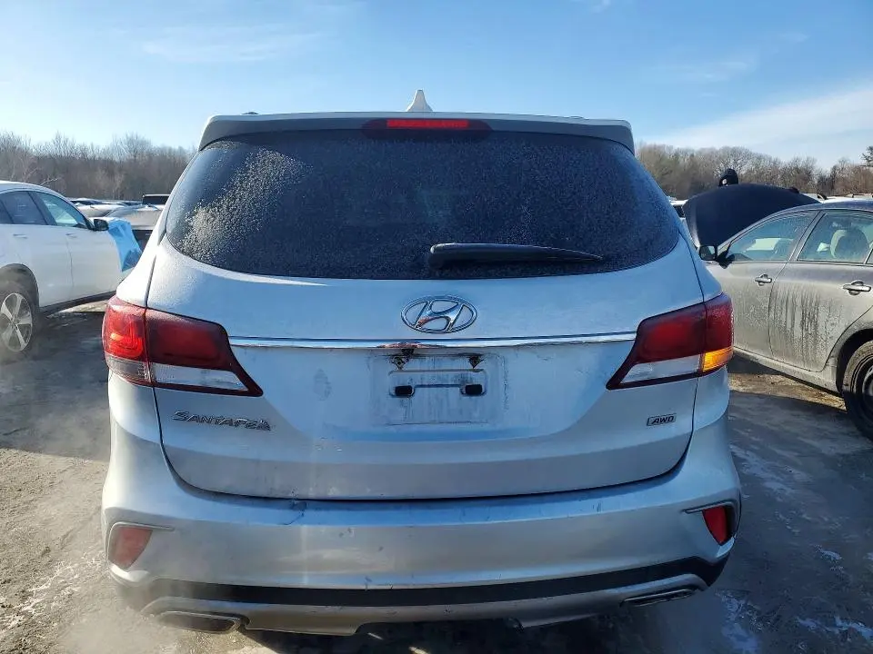 2017 HYUNDAI SANTA FE SE  