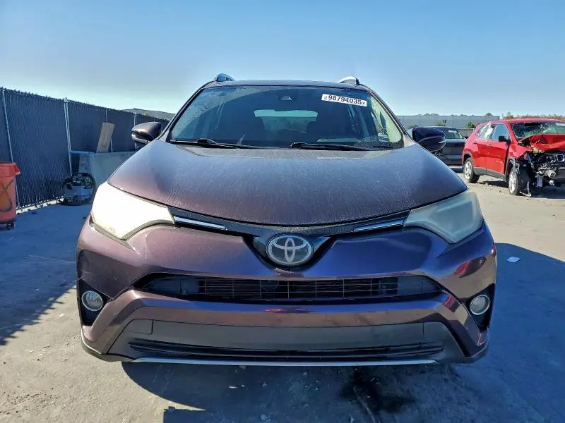 2017 TOYOTA RAV4 XLE  