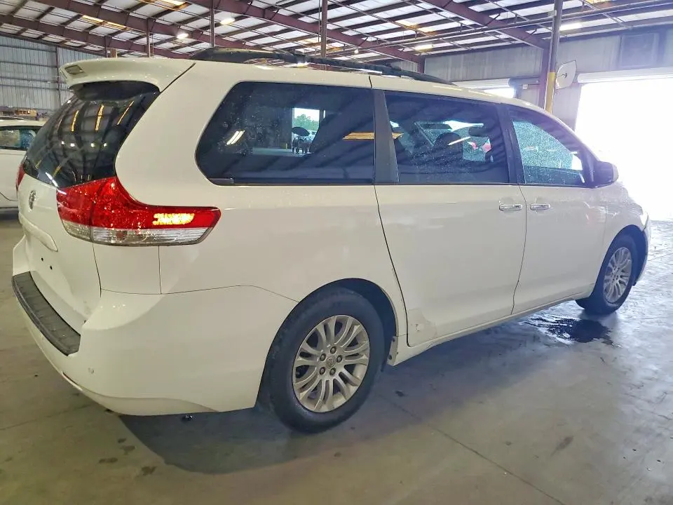 2012 TOYOTA SIENNA XLE 8-PASSENGER  