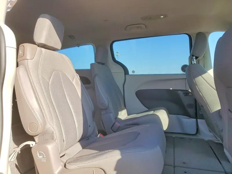 2017 CHRYSLER PACIFICA LX  