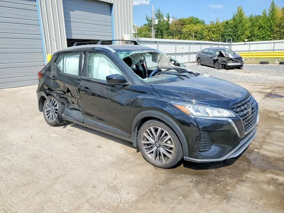2021 NISSAN KICKS SV  