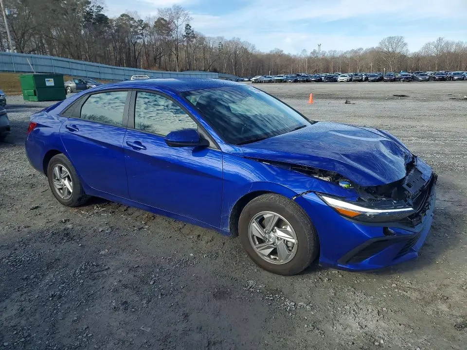 2025 HYUNDAI ELANTRA SE  