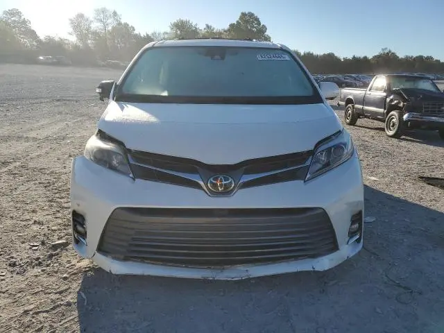 2019 TOYOTA SIENNA XLE