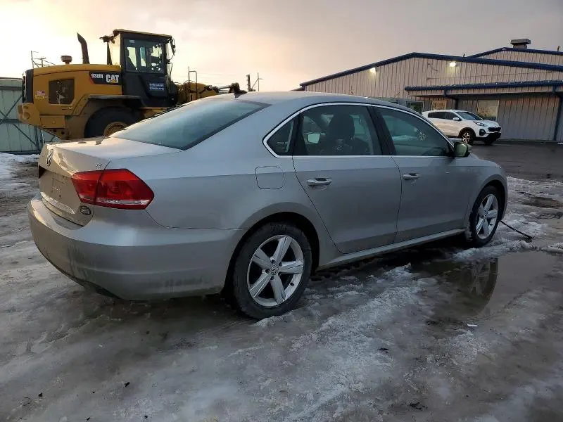 2013 VOLKSWAGEN PASSAT SE  