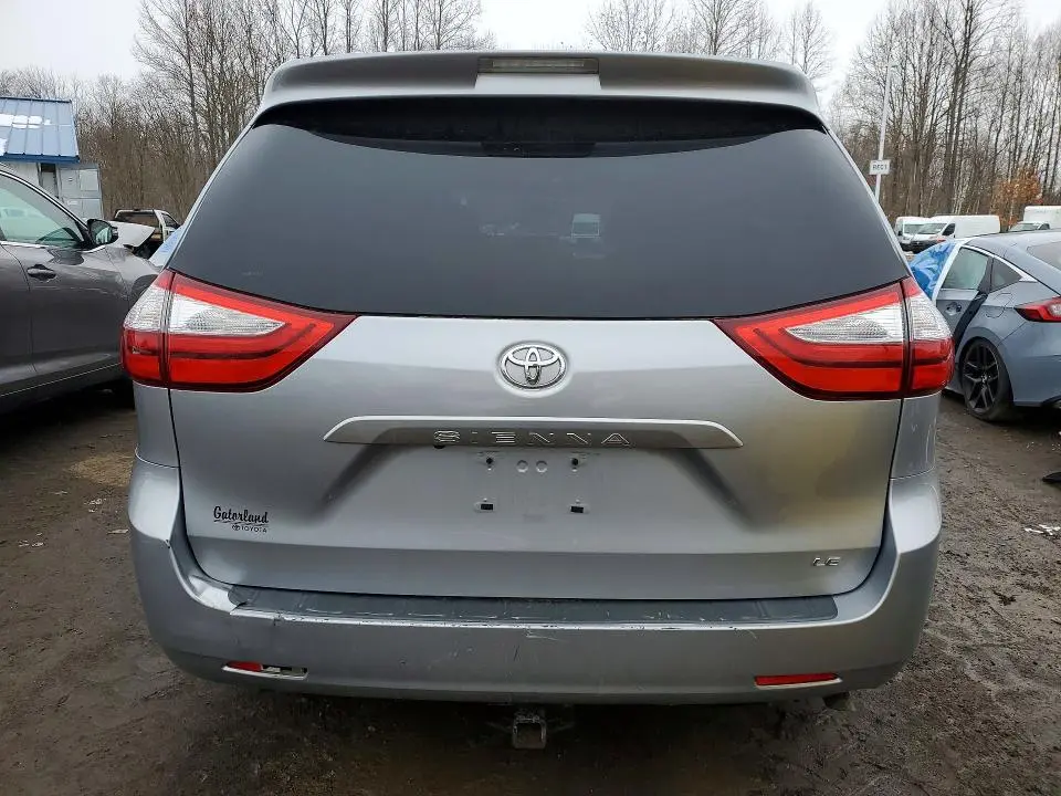 2015 TOYOTA SIENNA LE 8 PASSENGER  