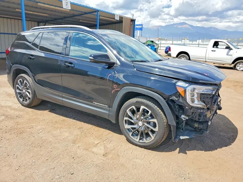 2022 GMC TERRAIN SLT  