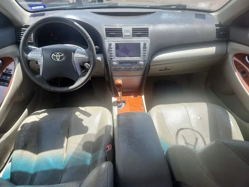 2011 TOYOTA CAMRY XLE V6  