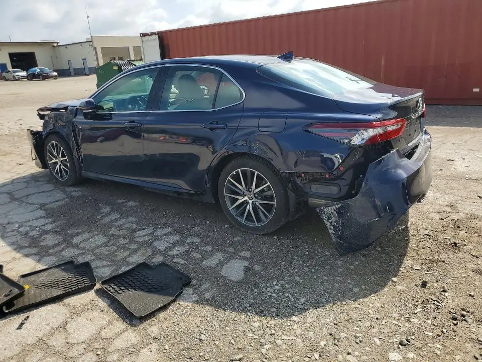 2022 TOYOTA CAMRY XLE  