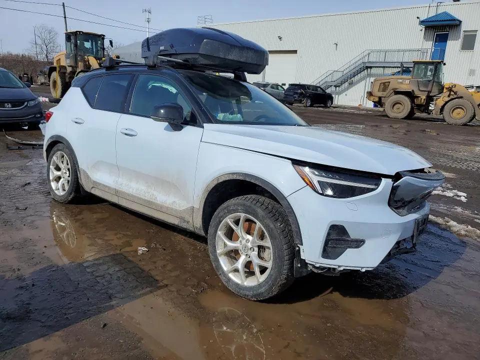 2024 VOLVO XC40 RECHARGE CORE  