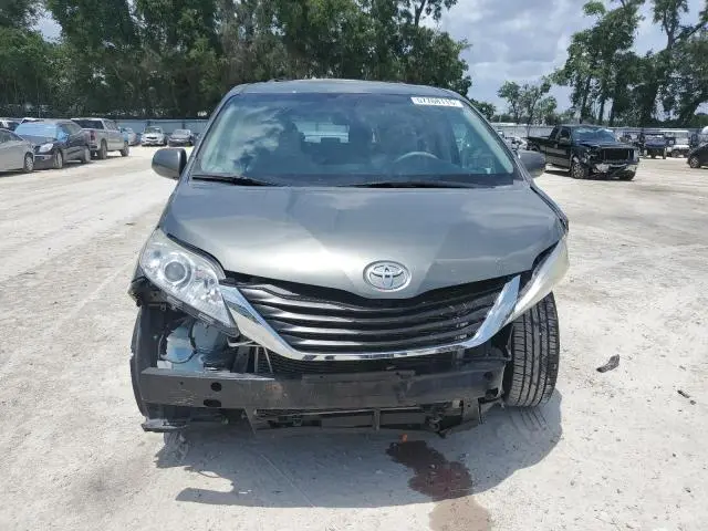2013 TOYOTA SIENNA LE  