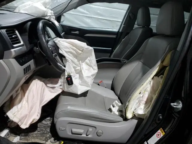 2019 TOYOTA HIGHLANDER SE  