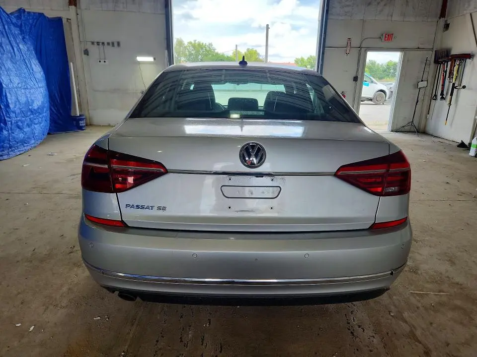 2018 VOLKSWAGEN PASSAT SE  