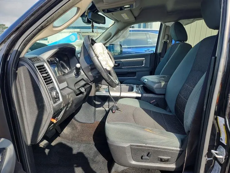 2017 RAM 1500 SLT  