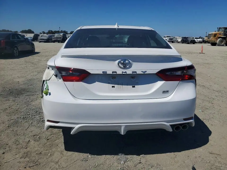 2022 TOYOTA CAMRY SE  