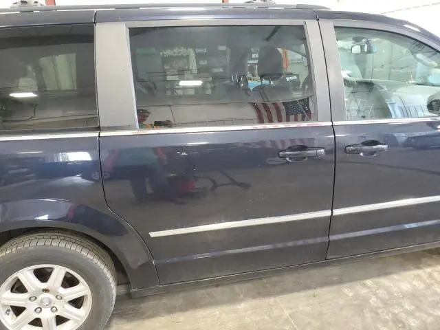 2010 CHRYSLER TOWN & COUNTRY TOURING PLUS  