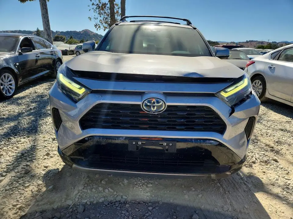 2022 TOYOTA RAV4 SE  