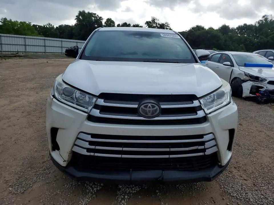 2017 TOYOTA HIGHLANDER LE  