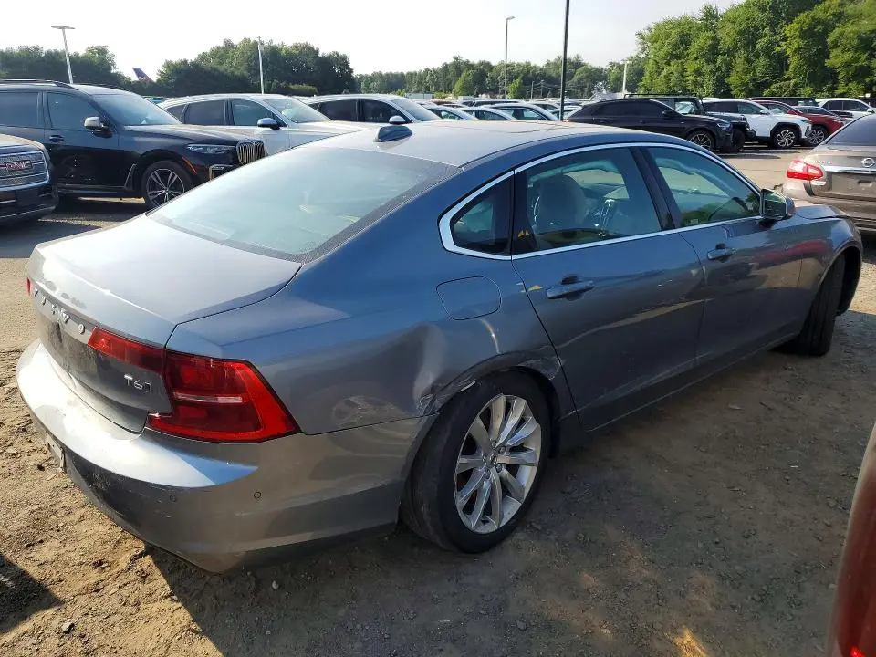 2018 VOLVO S90 T6 MOMENTUM  