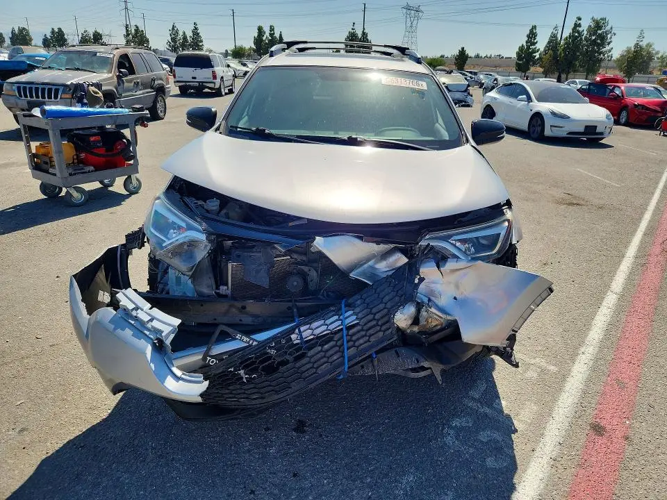 2016 TOYOTA RAV4 SE  