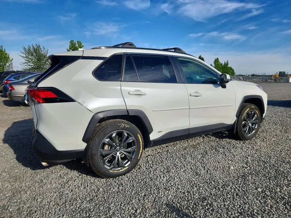 2022 TOYOTA RAV4 XLE PREMIUM  