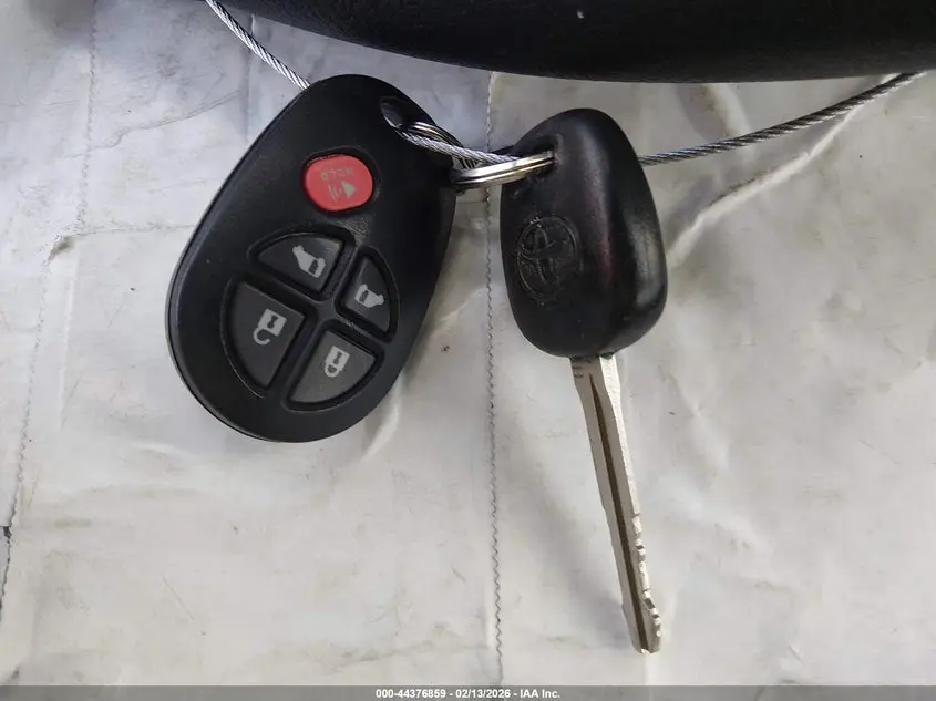 2017 TOYOTA SIENNA LE