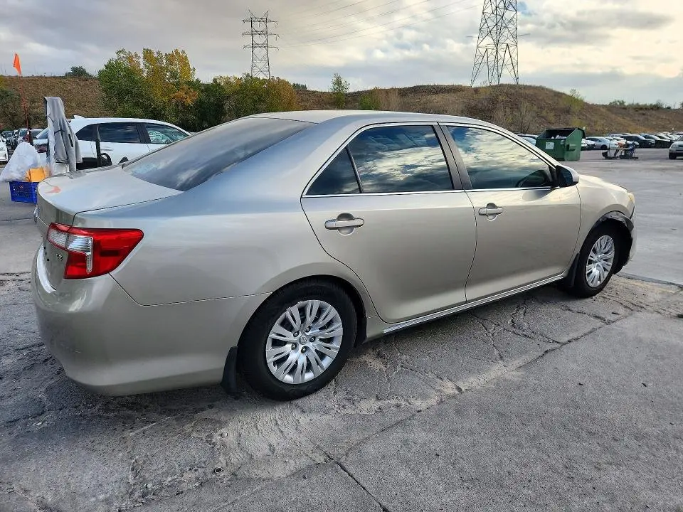 2013 TOYOTA CAMRY LE  