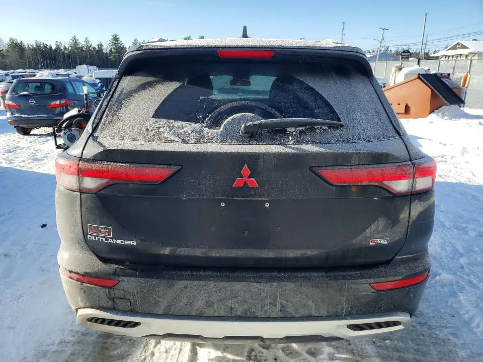 2024 MITSUBISHI OUTLANDER SE  