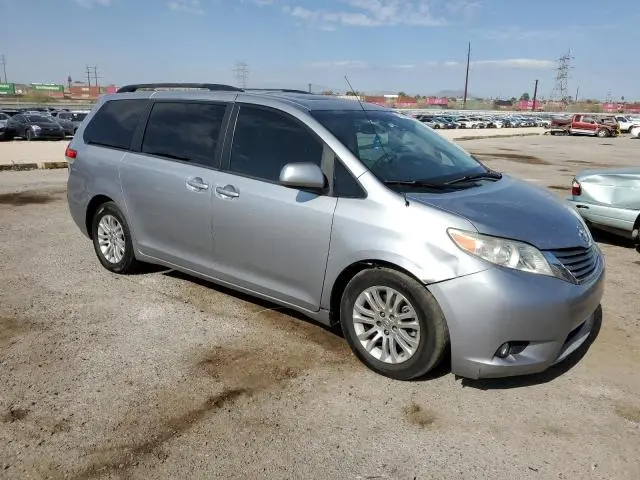 2012 TOYOTA SIENNA XLE  