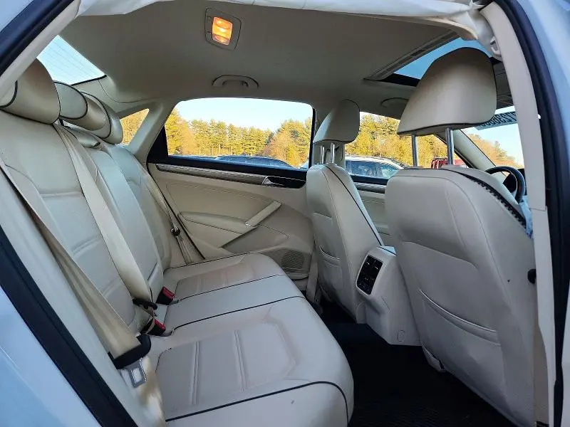 2017 VOLKSWAGEN PASSAT SE  