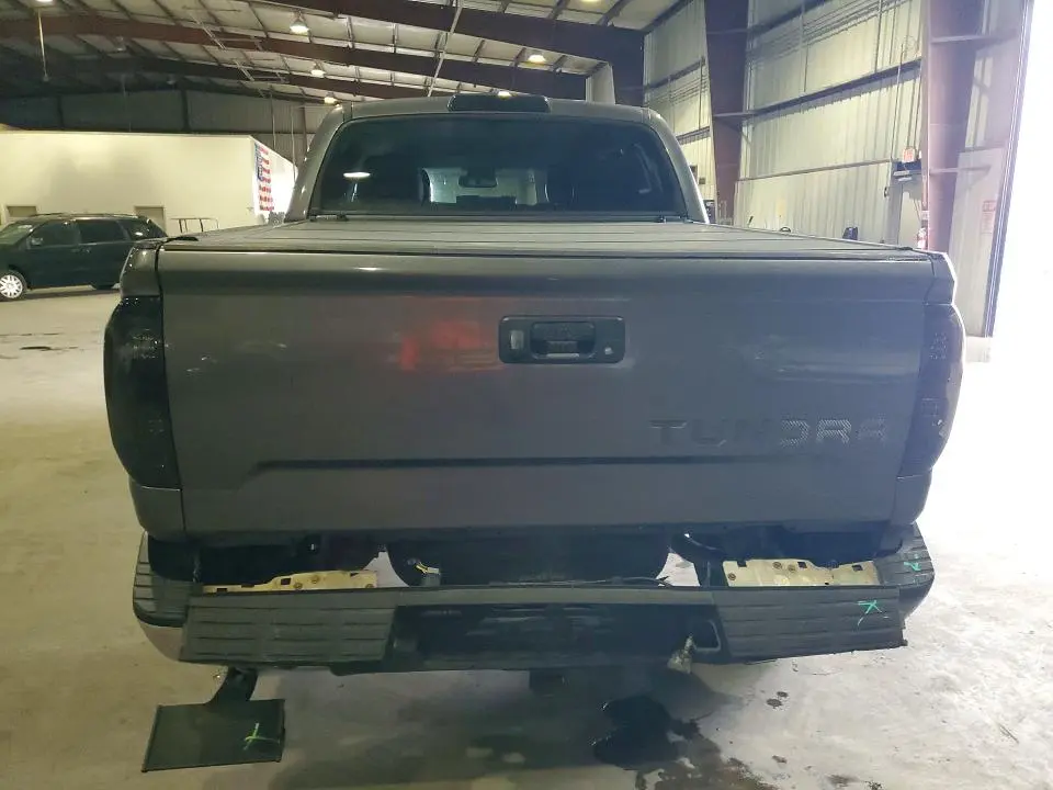 2015 TOYOTA TUNDRA CREWMAX SR5  