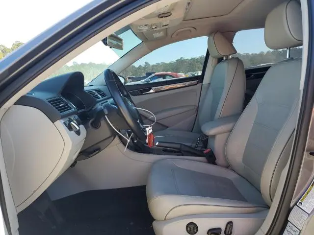 2017 VOLKSWAGEN PASSAT SE  