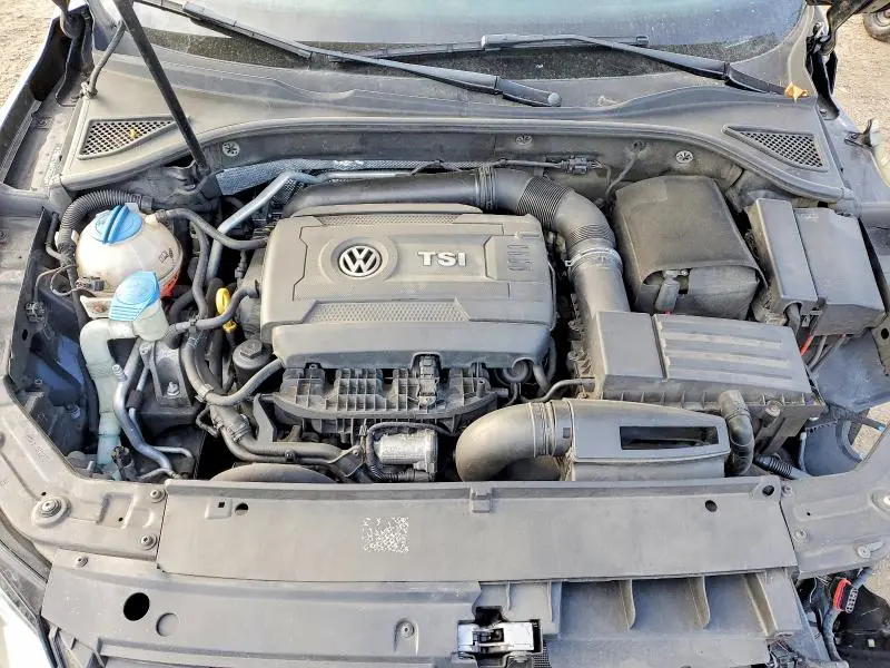 2015 VOLKSWAGEN PASSAT SE  