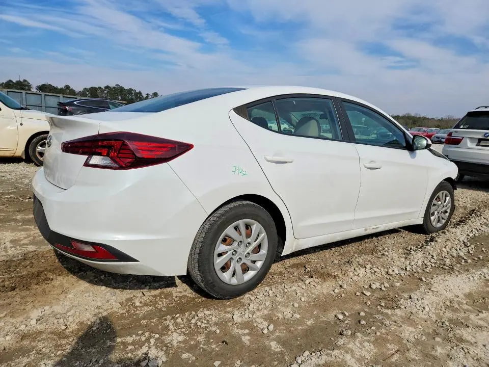 2019 HYUNDAI ELANTRA SE  