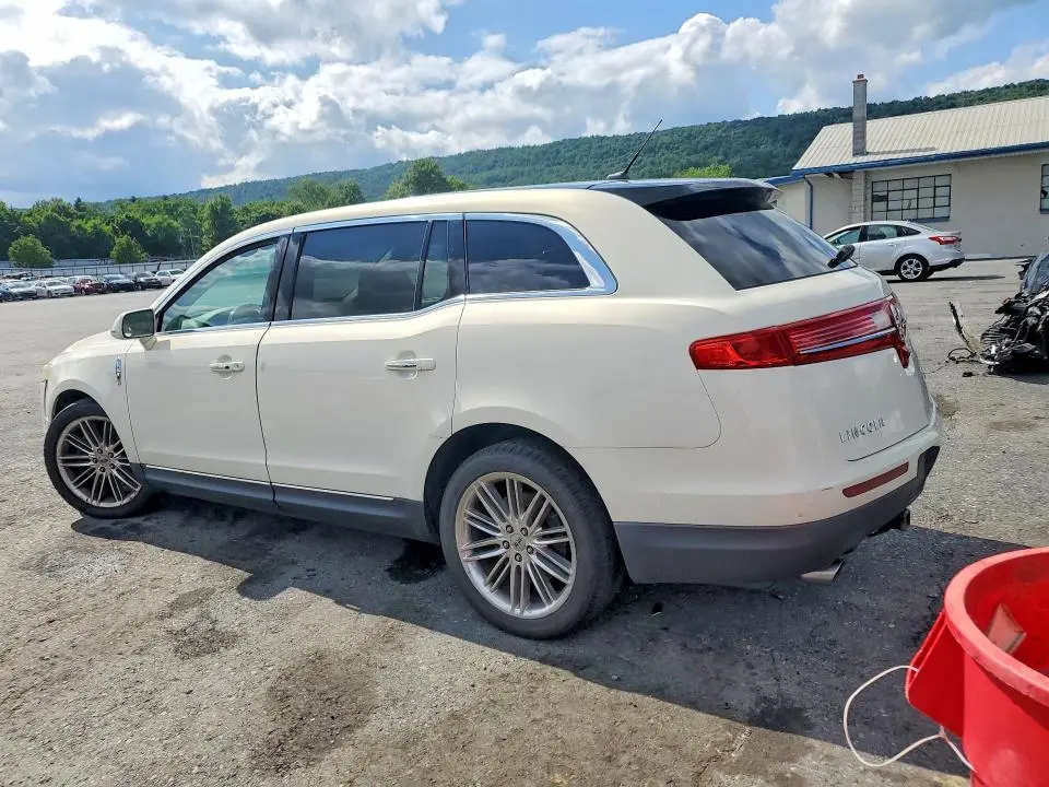 2013 LINCOLN MKT   