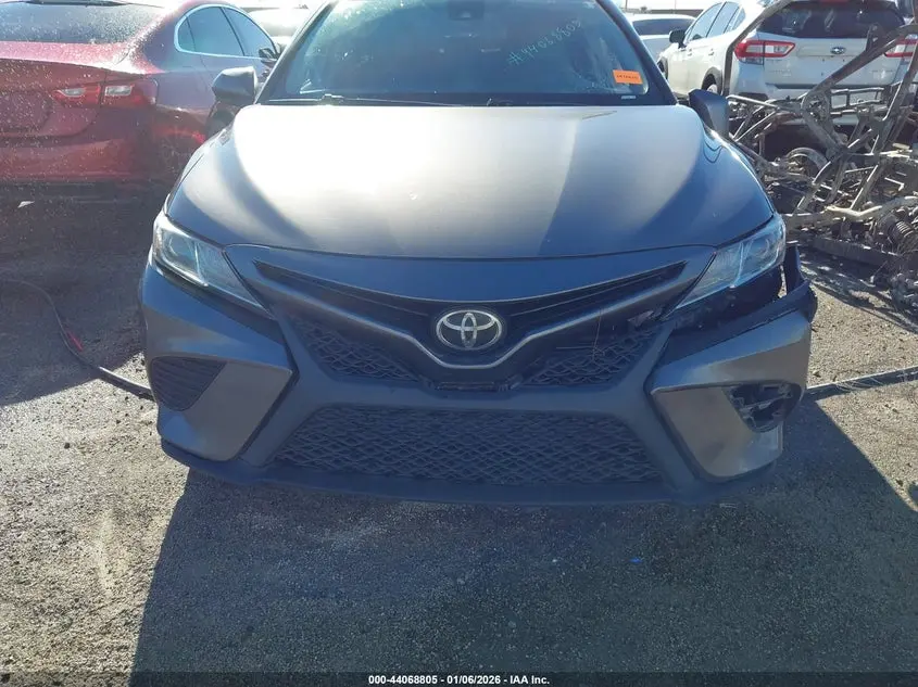 2018 TOYOTA CAMRY SE