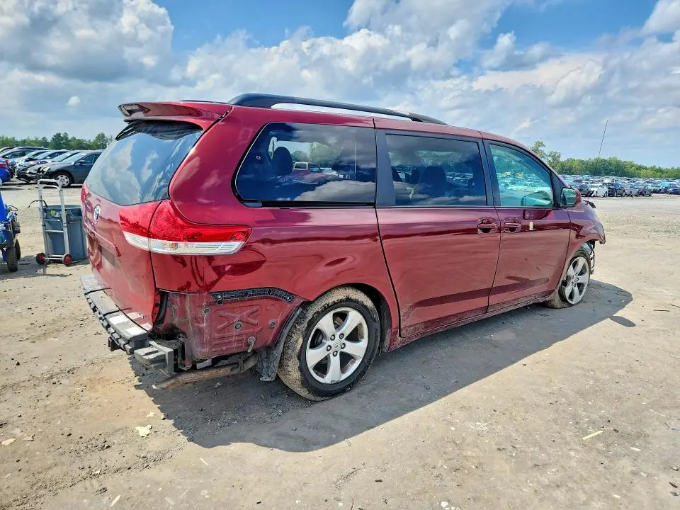 2014 TOYOTA SIENNA LE  