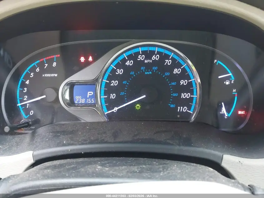 2013 TOYOTA SIENNA XLE V6 8 PASSENGER