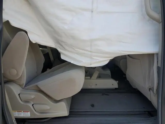 2017 TOYOTA SIENNA LE  