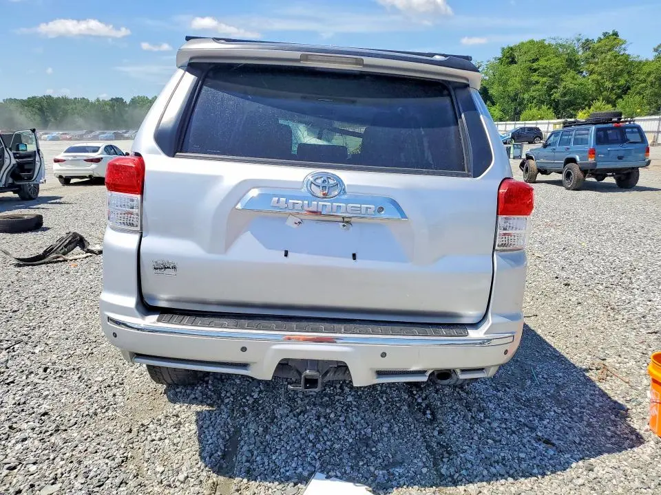 2011 TOYOTA 4RUNNER SR5  
