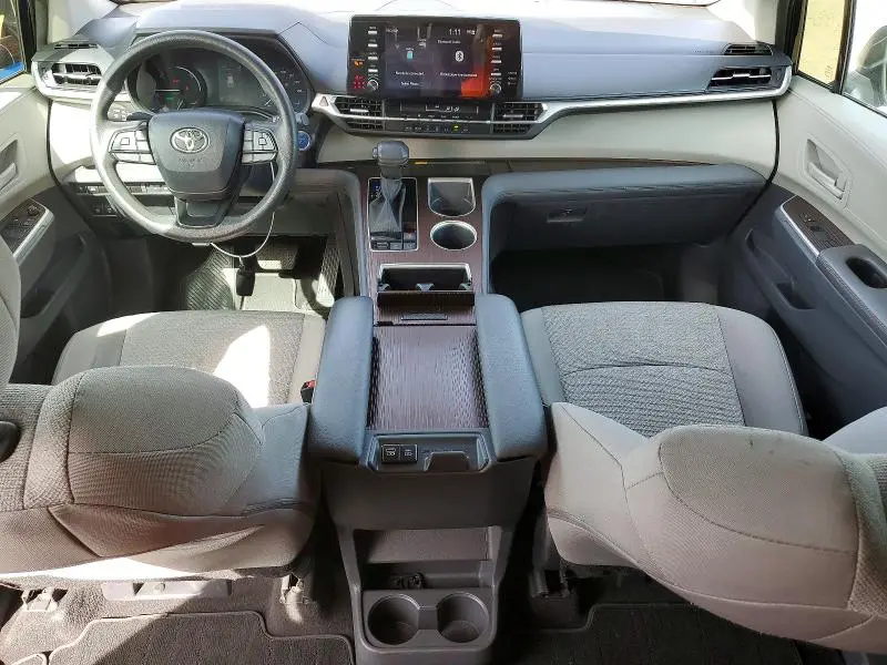 2024 TOYOTA SIENNA LE 8-PASSENGER  