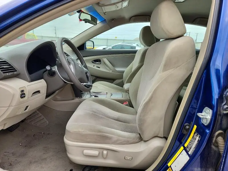 2010 TOYOTA CAMRY LE  