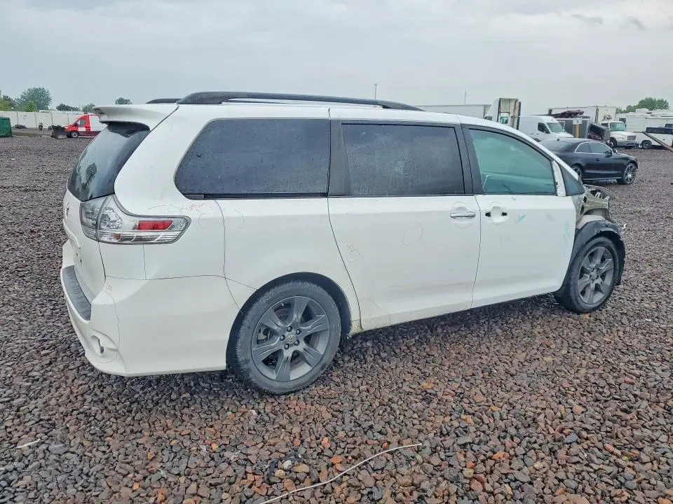 2015 TOYOTA SIENNA SPORT  