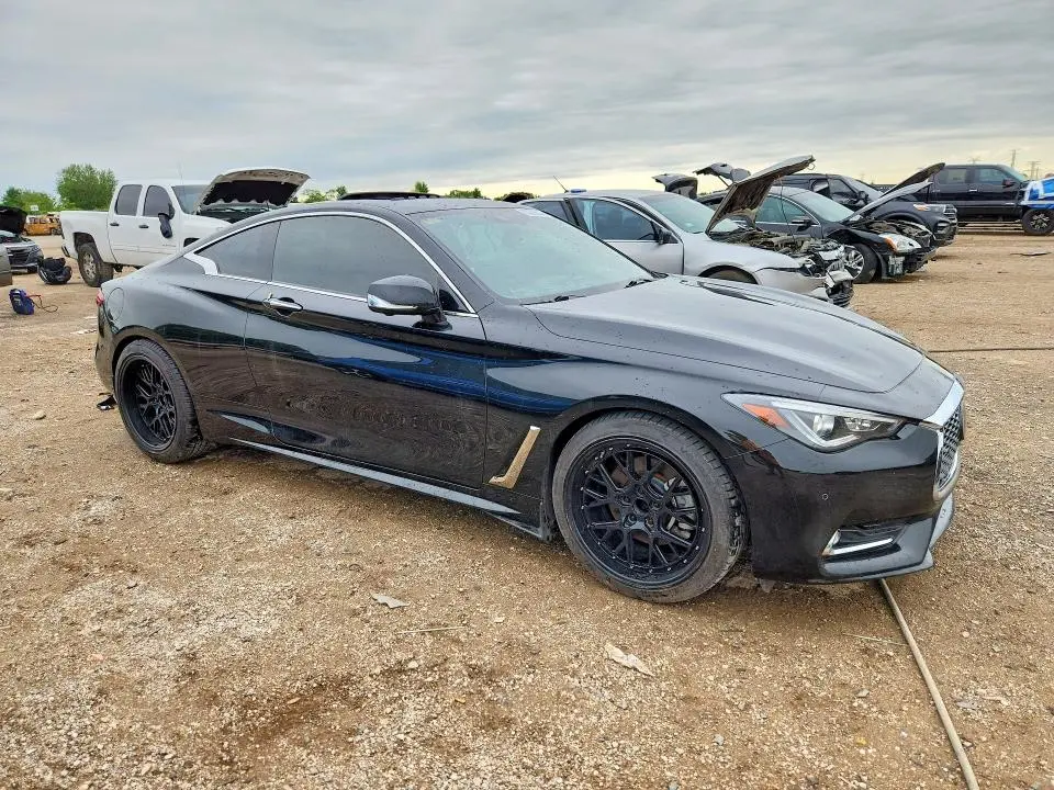 2022 INFINITI Q60 LUXE  
