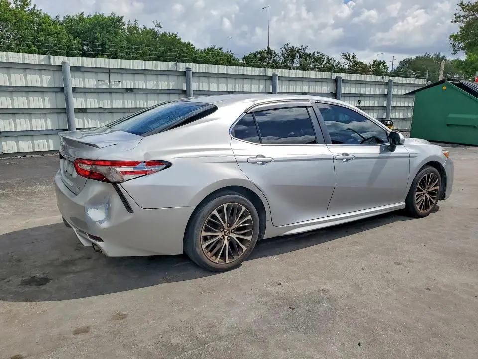 2018 TOYOTA CAMRY SE  