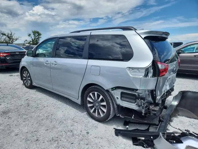 2020 TOYOTA SIENNA XLE  